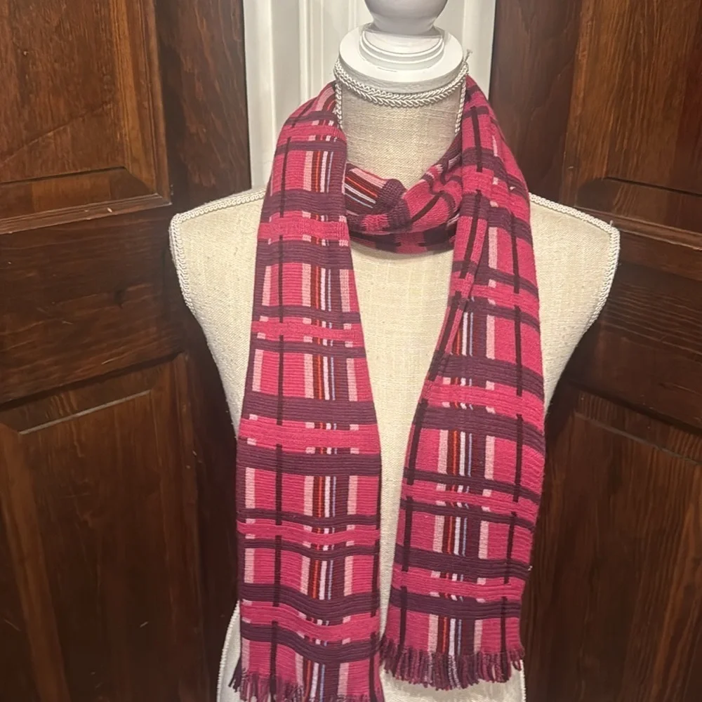 Beautiful Pink Plaid Scarf With Fringe